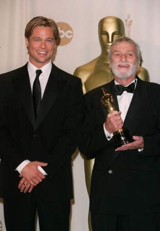 Brad Pitt et Conrad L Hall aux Oscars en 2003