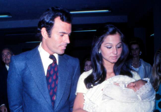 Julio Iglesias et Isabel Preysler accueillent leur second enfant Julio José en 1973