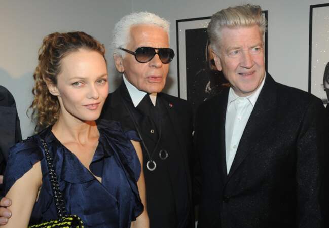 Ici avec Karl Lagerfeld et Vanessa Paradis. Lynch aussi à l'aise dans le milieu de la mode que sur un plateau
