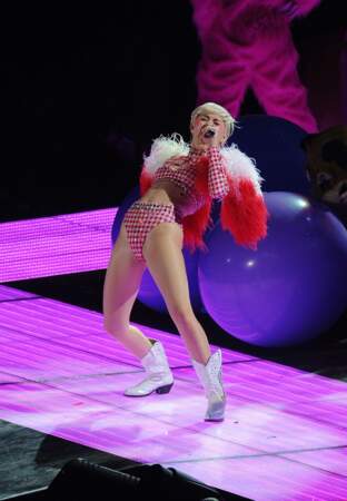 Miley Cyrus sur le Bangerz Tour à Amsterdam