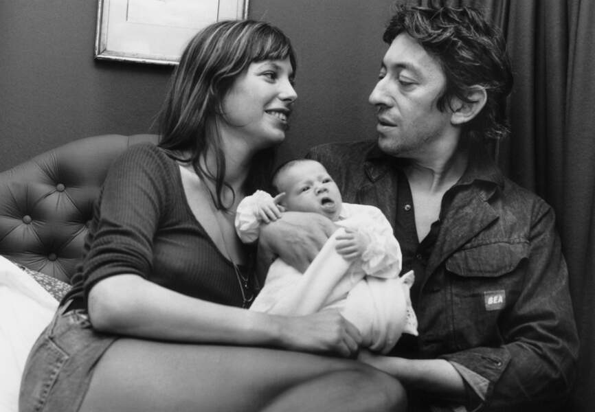Charlotte Gainsbourg dans les bras de ses parents