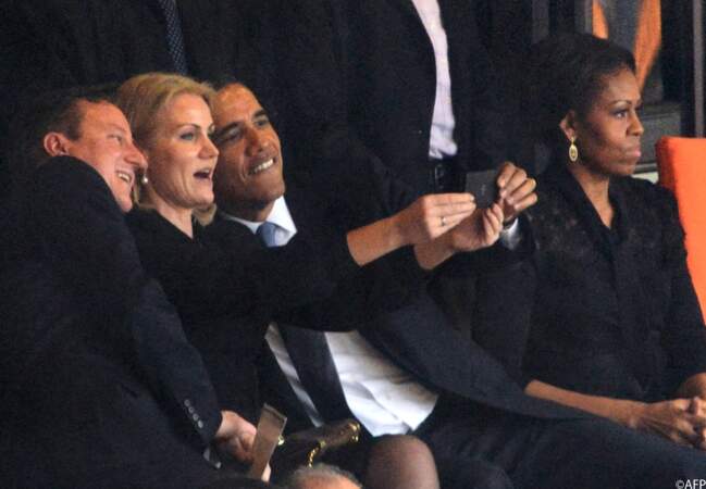 Le selfie de la danoise Helle Thorning-Schmidt avec Barack Obama et David Cameron lors de l'hommage à Mandela.
