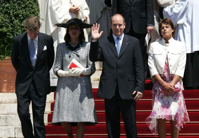 Juillet 2005 le prince Albert entouré de ses soeurs pour célébrer l'accession au trône