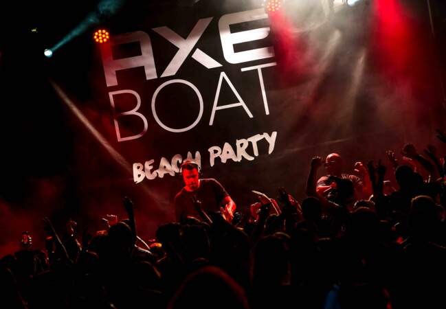 DJ Afrojack à la Axe Boat Beach Party au Palm Beach de Cannes