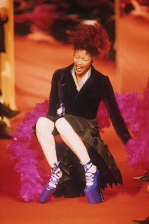 Sa célèbre chute lors du défilé Vivienne Westwood en 1993