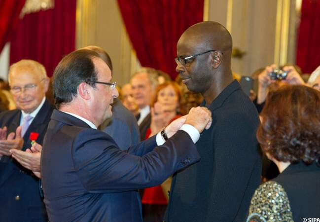 François Hollande a remis sa médaille à Lilian Thuram