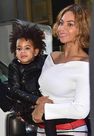 La fillette de Beyoncé est un baby rock. Cuir noir et cheveux hirsutes, Blue Ivy est à croquer
