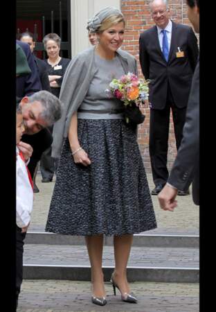 Un look sobre dans des tonalités de gris, Maxima des Pays-Bas est une princesse au style pluriel