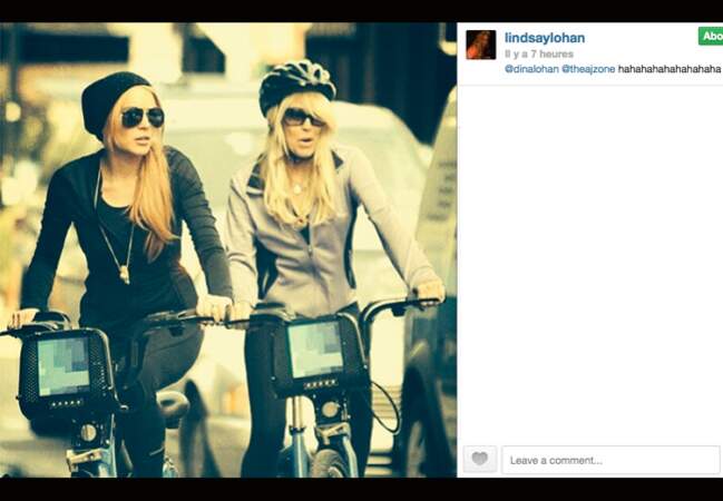 Lindsay Lohan et sa mère à vélo