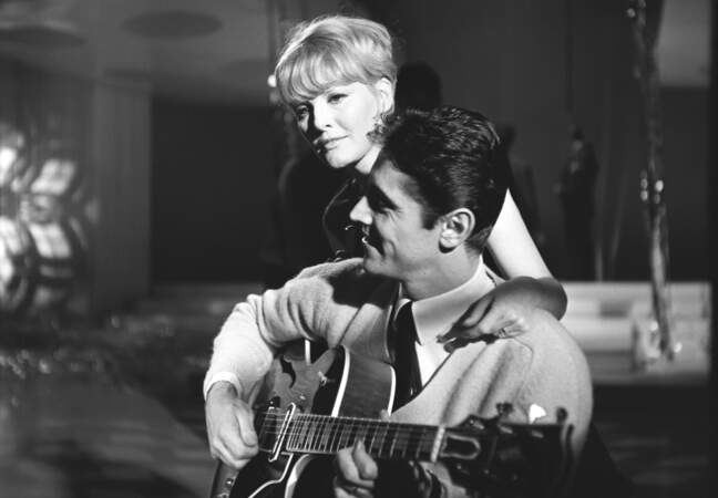 1966, moment d'intimité musicale entre Distel et la chanteuse et actrice britannique Petula Clark