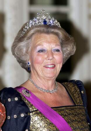 Beatrix des Pays-Bas porte ici la tiare de la reine Emma