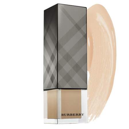 Burberry make-up, Fresh Glow Foundation Beige N°26, 49,95€