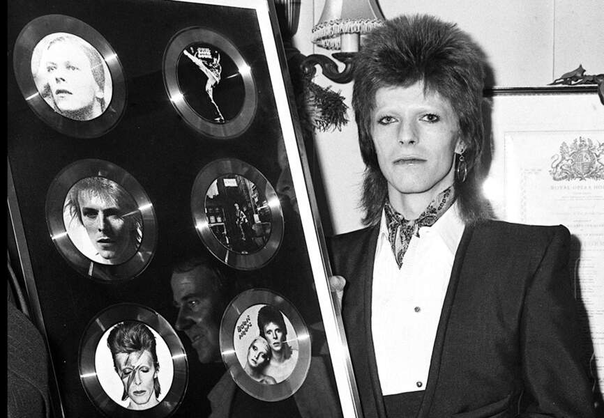 David Bowie est au Rules Restaurant à Londres pour ses 6 albums en hit-parade en 1973