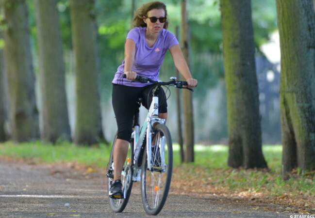 À bicyclette... Valérie Trierweiler