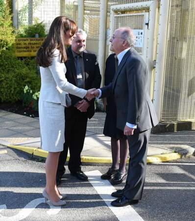 La duchesse de Cambridge rend visite à des détenus toxicomanes dans le Surrey. News Pictures. 