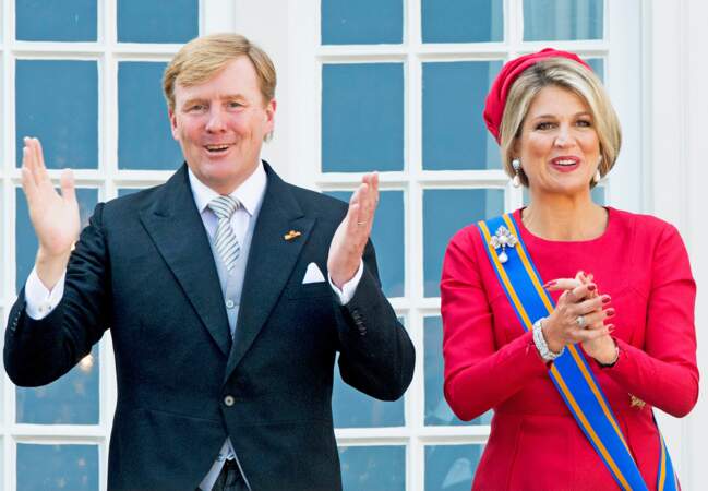 Willem-Alexander et Maxima tout sourire devant le Palais de travail