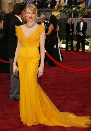Michelle Williams dans une éclatante robe mandarine aux Oscars 