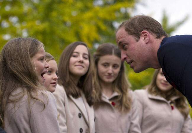 Le prince William et les "poppy girls"