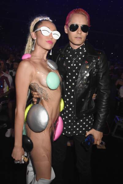 Miley Cyrus et Jared Leto en backstage