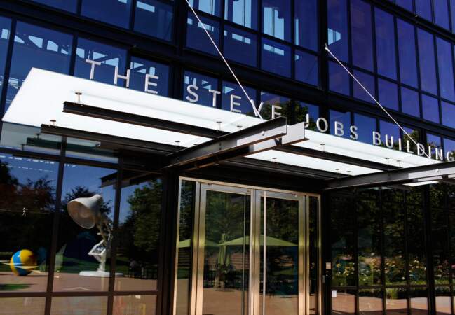 L'entrée de l'immeuble Steve Jobs