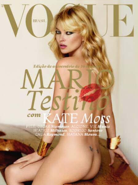 2011, Kate Moss pose pour Vogue Brasil, complètement nue, avec seulement deux bracelets d'or au poignet