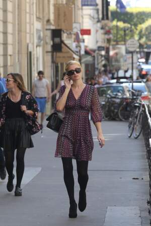 2014 - Paris Hilton se balade ni vue ni connue dans les rues de Paris 