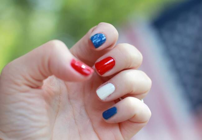Bleu, blanc, rouge, le drapeau tricolore pour soutenir l'équipe de France