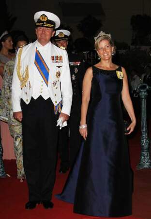 Robe en satin bleu nuit pour le dîner de mariage du prince et de la princesse de Monaco, en juillet 2011