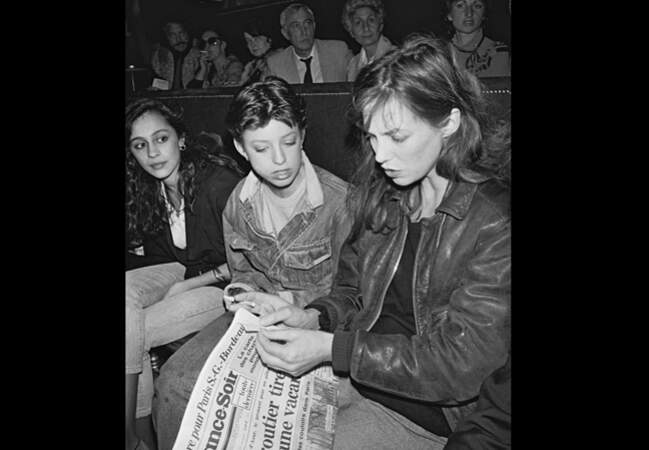 A l’avant-première de Nestor Burma avec sa mère en mars 1982