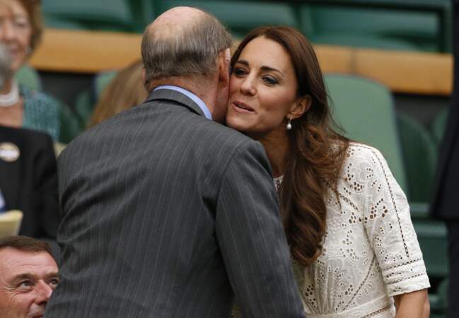 La duchesse Kate salue le prince Edward