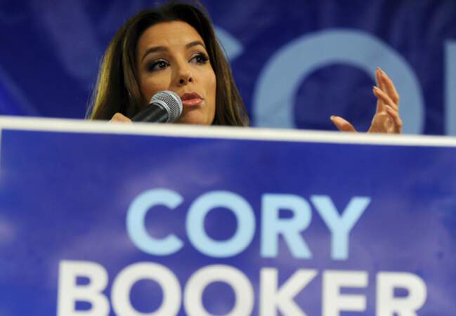 Eva Longoria est montée en tribune pour soutenir le candidat au Sénat Cory Booker