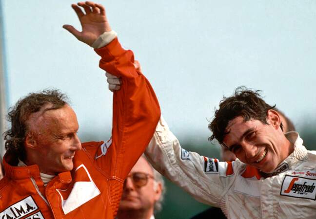 Sûrement le plus beau cliché du livre, Ayrton lors de son premier podium aux côtés d'une autre légende, Niki Lauda