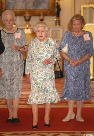 Elizabeth II reçoit à Buckingham Palace