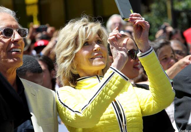Jane Fonda est également adepte des selfies.