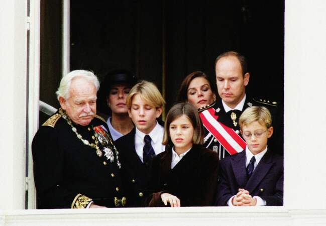 19 novembre 97: Le prince Rainier, Caroline, Stéphanie, Albert II, Charlotte et ses frères