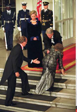 Bill Clinton vole au secours de la reine Sofia, tombée à la Maison Blanche