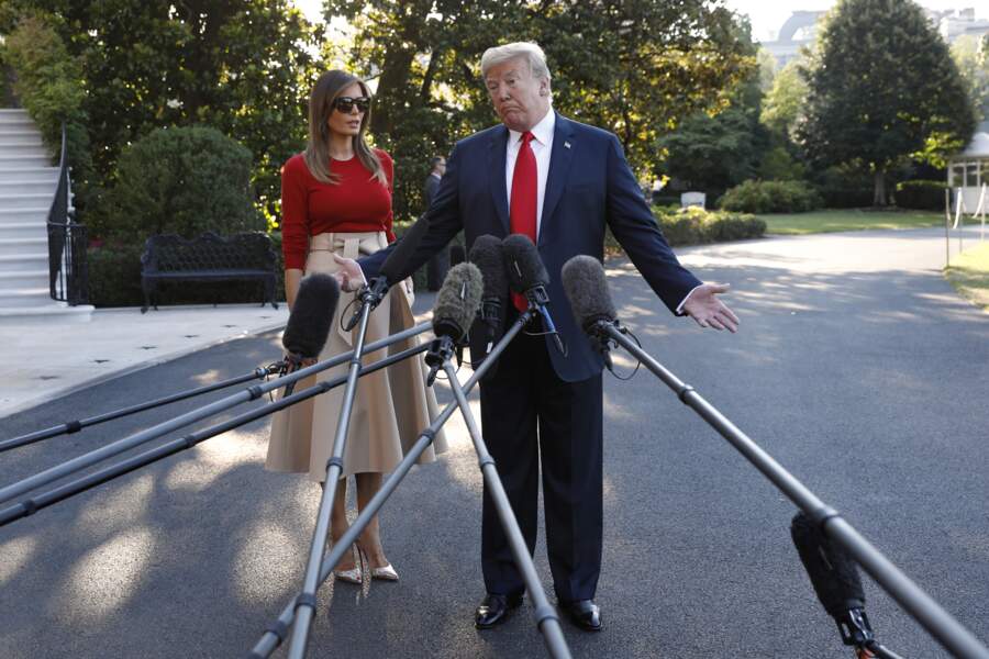 Melania Trump avec des escarpins Louboutin en papier kraft, à Washington le 10 juillet 2018