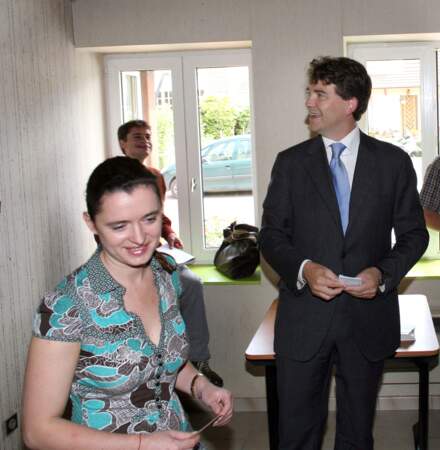 Arnaud Montebourg et Hortense de Labriffe  dans un bureau de vote en 2007