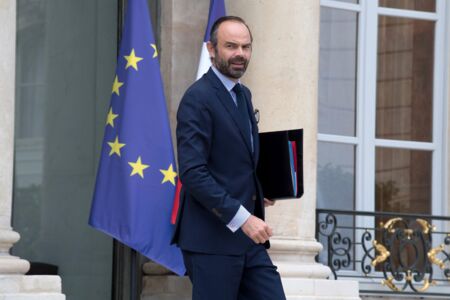 Le Premier ministre Édouard Philippe et ses boutons de manchette au couleur de la France: bleu, blanc et rouge