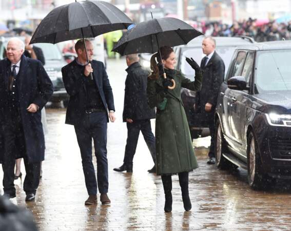 Kate Middleton et le prince William accueillis par la pluie