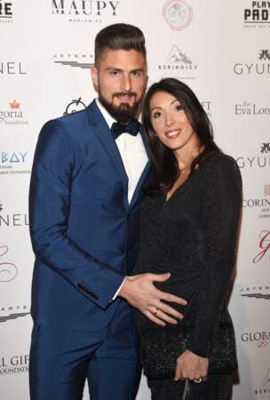 Olivier Giroud et son épouse Jennifer, enceinte de leur troisième enfant, à Londres le 18 novembre 2017