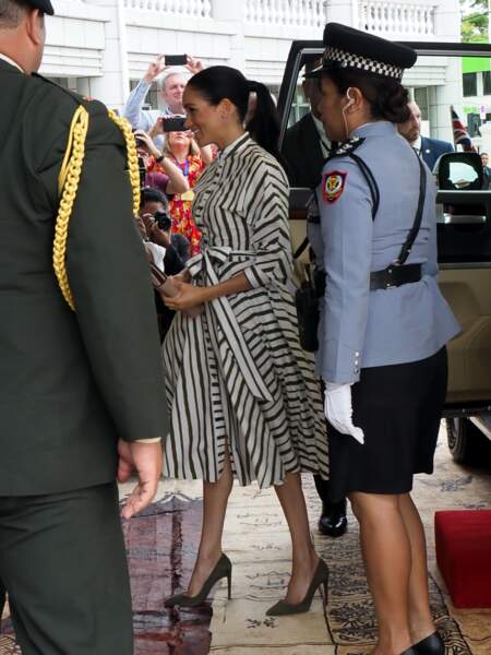 La duchesse de Sussex arrive à la Maison du Gouvernement aux Tonga, le 26 octobre 2018.