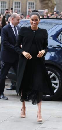Meghan Markle radieuse dans un total look signé Givenchy