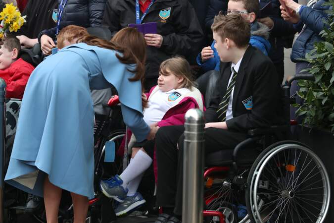 Kate Middleton donne de son temps lors de sa visite en Irlande du Nord, le 28 février 2019.