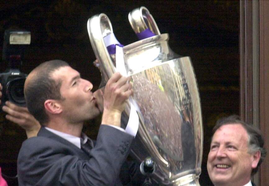 Zidane tient enfin la coupe aux grandes oreilles entre les mains