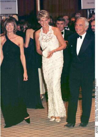 Ralph Lauren était également un proche de Lady Diana. On les voit ici avec Anna Wintour, lors d'un soir de gala.