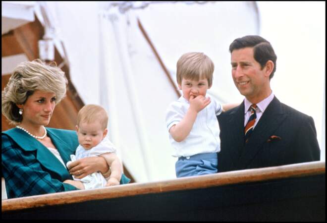 Lady Diana et le prince Charles en visite à Venise, avec Harry et William, en 1985.