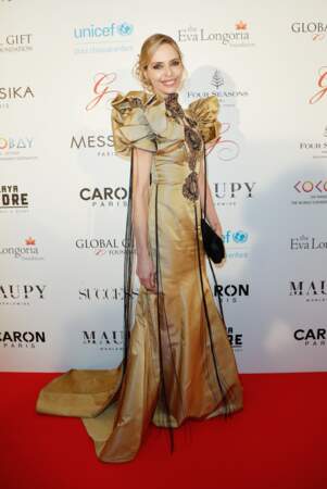 Tonya Kinzinger a voulu imiter le style d'Armande Altai dans une robe à jabots.