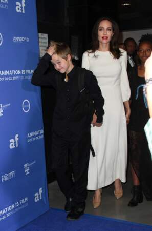 Angelina Jolie n'a pas lâché la main de la petite Shiloh