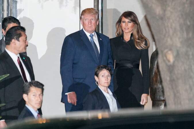 Melania Trump en robe noire cintrée glamour pour diner avec son mari et le premier ministre japonais Shinzo Abe